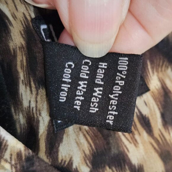 Clara Sunwoo Blouse Size 1X Leopard Animal Print Button Front Tan EUC! - Picture 9 of 9